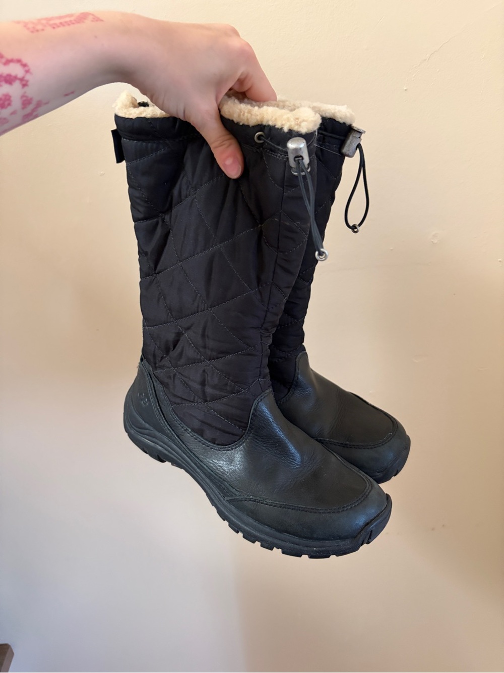 UGG australia quilted black fleece lined waterproof winter boots